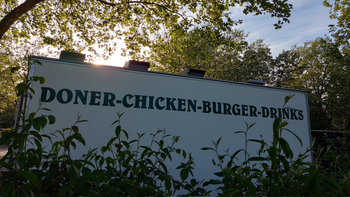 Billy_J_Morton's tweet photo. one doner chicken burger drink please boss https://t.co/tt4XZAn5Xt