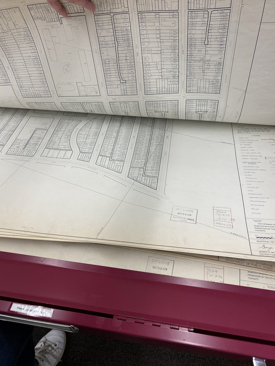 EmilyReisman's tweet photo. “Snuck” into Robarts Library today (last stop on a library-hop with the kid). 🐝-lined to my fave place. #mapnerd #planner https://t.co/YQV2Elsujm