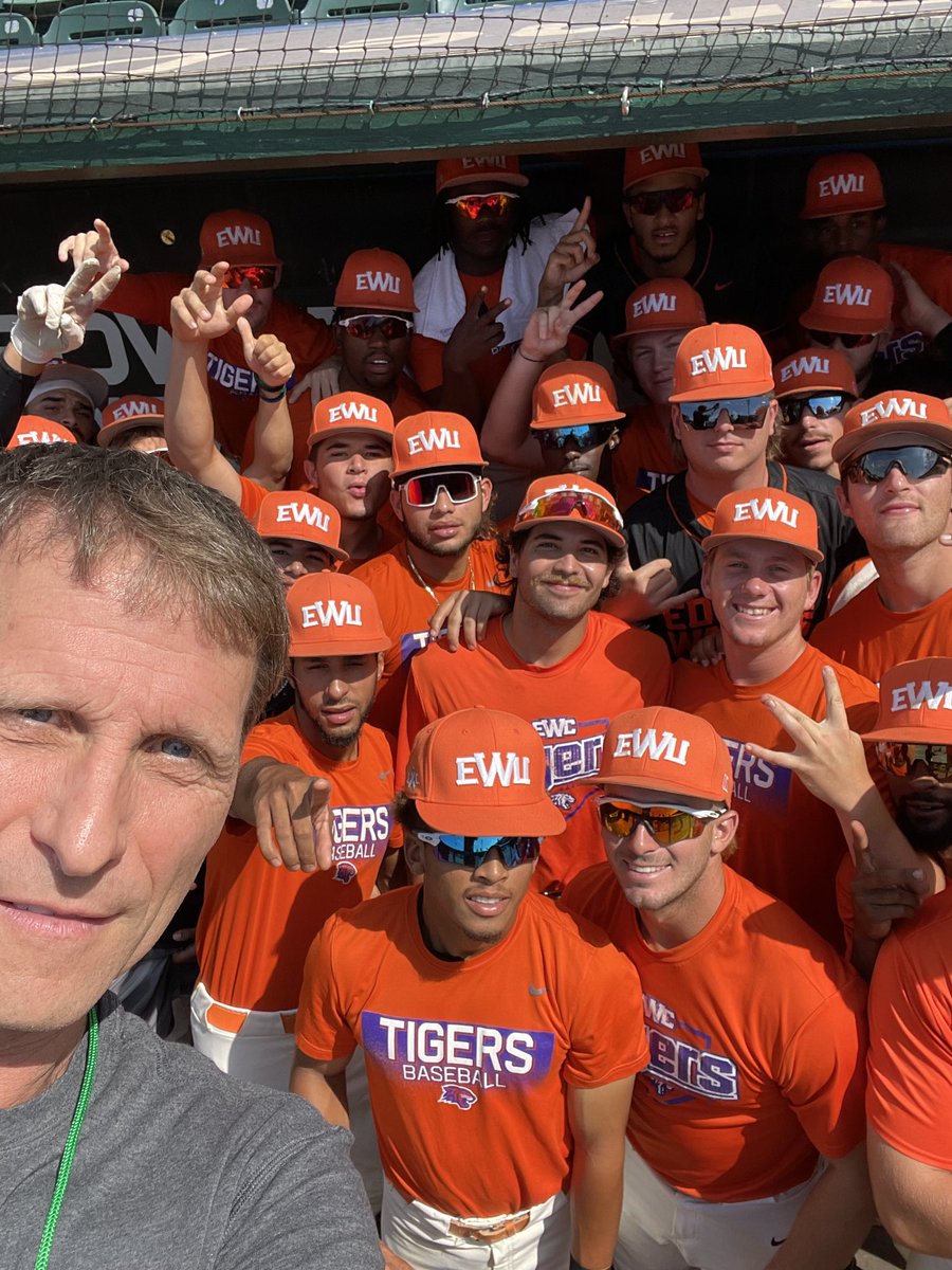 EricPMusselman's tweet photo. Really excited to be in Montgomery Alabama today to watch the @hbcuworldseries! Great catching up with both teams before the first pitch. https://t.co/xnMSVibC9Y
