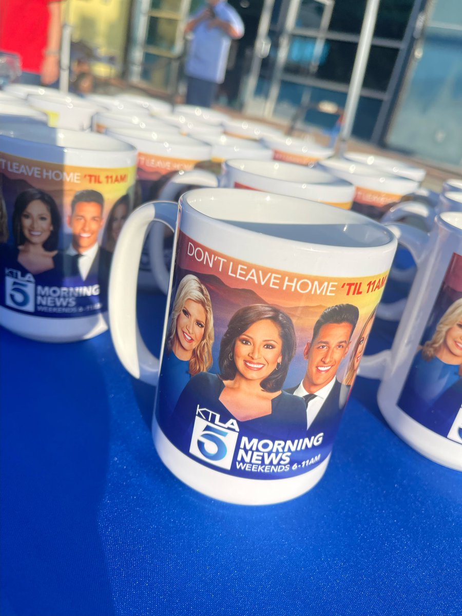 KTLAWeekendAM's tweet photo. Great day at @NALC_National’s annual #StampOutHunger Food Drive with @mendpoverty and @KTLA! Visit https://t.co/hPub8cUWyf for more information.
📸: @TheWendyBurch #KTLACommunity https://t.co/2xHtk9ZqBC