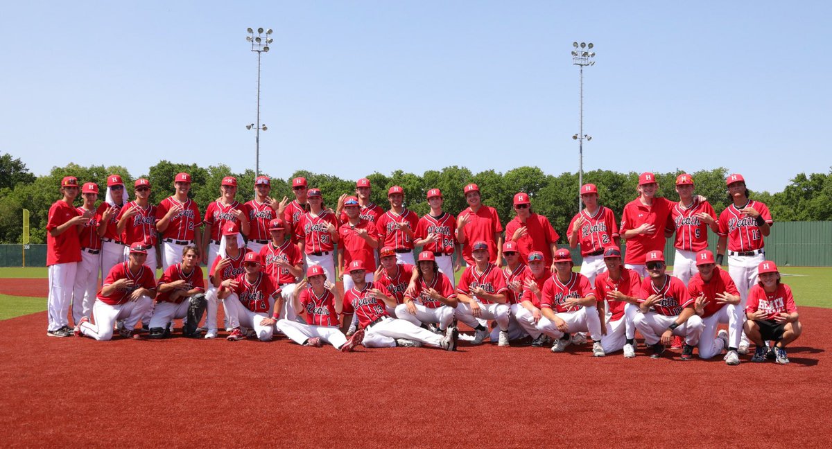 AYEEEE AREA CHAMPS 🏆 
#WTD | <a href="/HeathHawksBB/">Heath Hawks Baseball</a>
