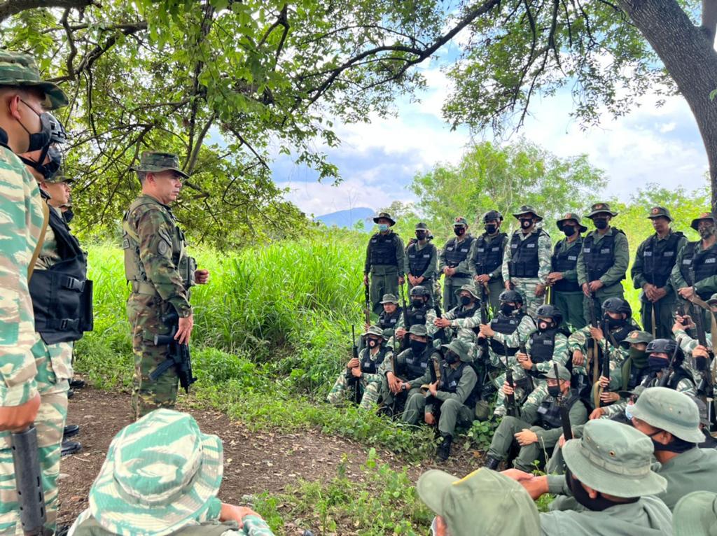 Redi_andes's tweet photo. En el marco de la Operación Cacique Murachi 2022 el CEOFANB complementado con la Milicia Bolivariana resguarda nuestra Frontera Tachirense en @Redi_andes a lo largo del eje transfronterizo. https://t.co/NkFr7H9ieq