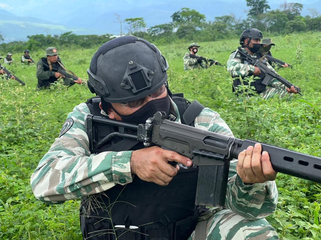 Redi_andes's tweet photo. En el marco de la Operación Cacique Murachi 2022 el CEOFANB complementado con la Milicia Bolivariana resguarda nuestra Frontera Tachirense en @Redi_andes a lo largo del eje transfronterizo. https://t.co/NkFr7H9ieq
