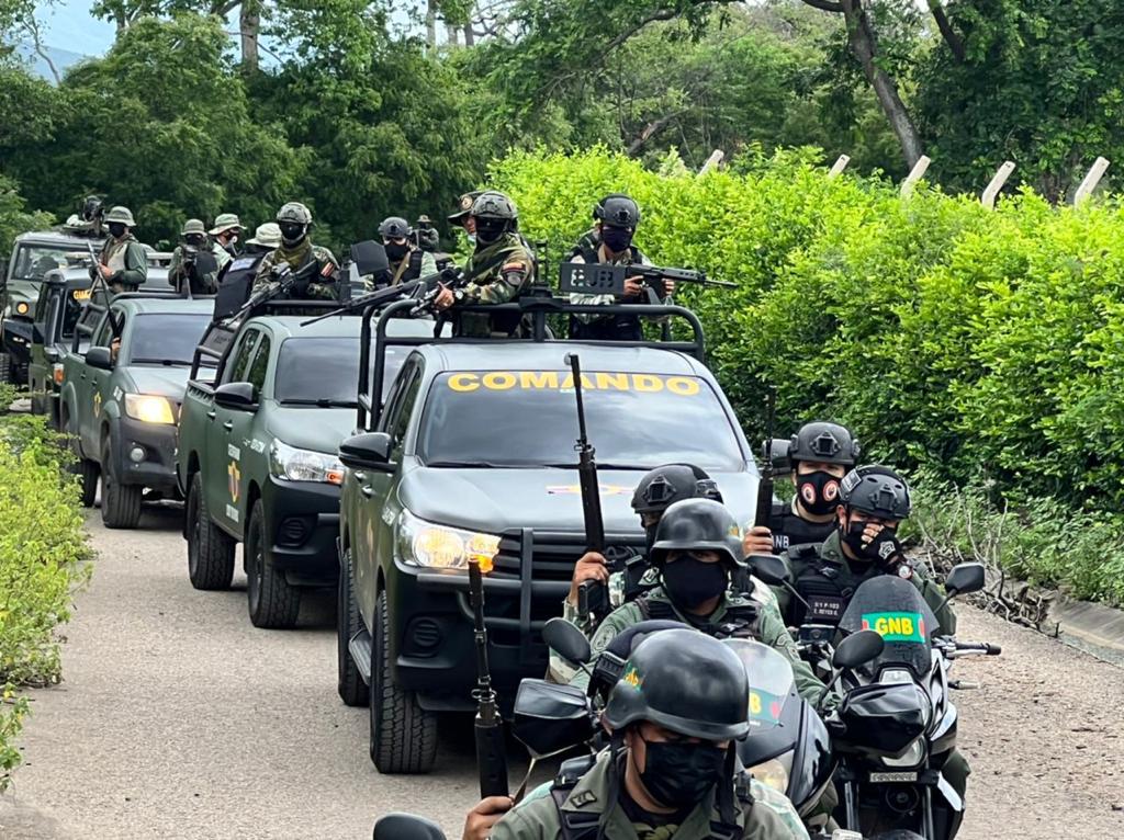 Redi_andes's tweet photo. En el marco de la Operación Cacique Murachi 2022 el CEOFANB complementado con la Milicia Bolivariana resguarda nuestra Frontera Tachirense en @Redi_andes a lo largo del eje transfronterizo. https://t.co/NkFr7H9ieq