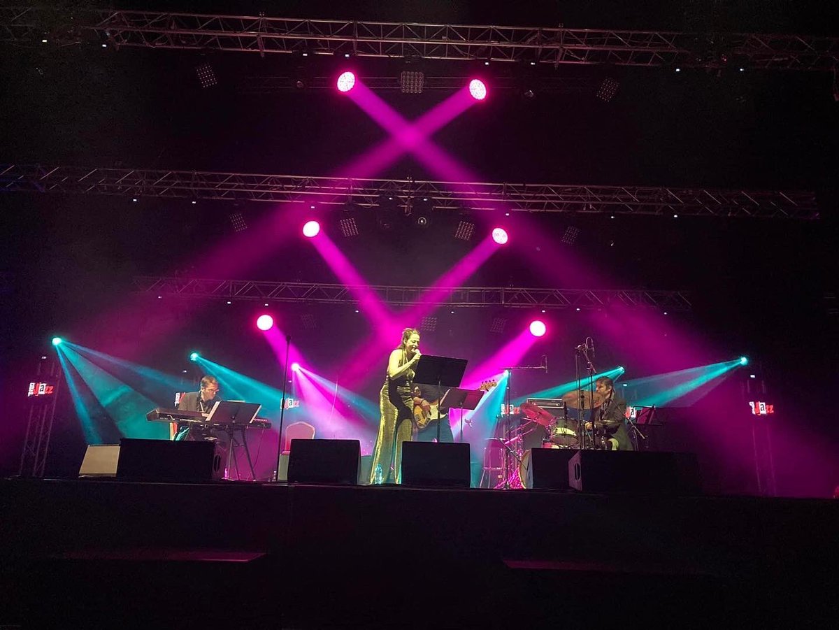 iicalgeri's tweet photo. 🎷Un concerto emozionante, ricco di poesia e d’amore.
🎷 Un concert émouvant, riche de poesie et amour.
حفل استثنائي, مليىء بالشعر و الحب
#DimaJazz #italyinalgeria #ilariapilarpatassini #iicalgeri #festival🎷 https://t.co/xUzm3DYD6C