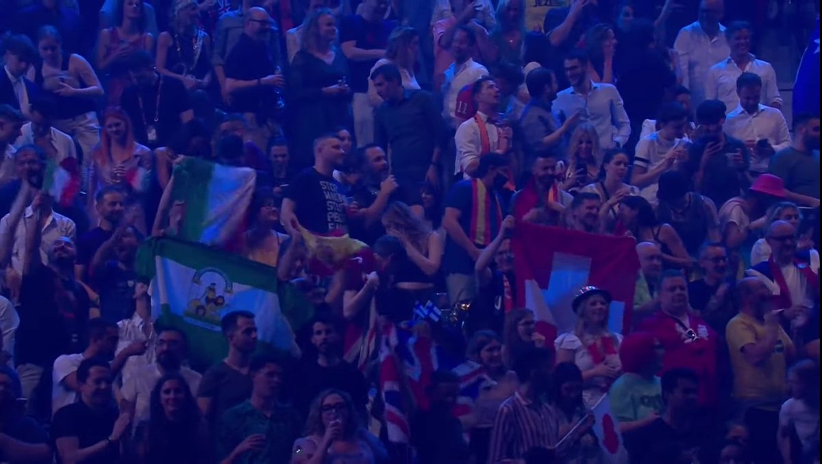 owlright_'s tweet photo. OLE AHÍ ESA BANDERA DE ANDALUCÍA #Eurovision https://t.co/7nBqZksnr0