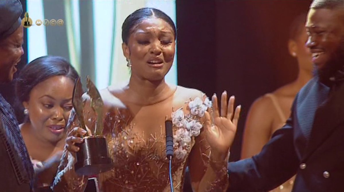 vickross109's tweet photo. So emotional! Congratulations 🎉 Osas on her first #Amvca2022 win Well deserved Pretty @OfficialOsas 🥰 #AMVCA8 https://t.co/0dNzmUxyyJ