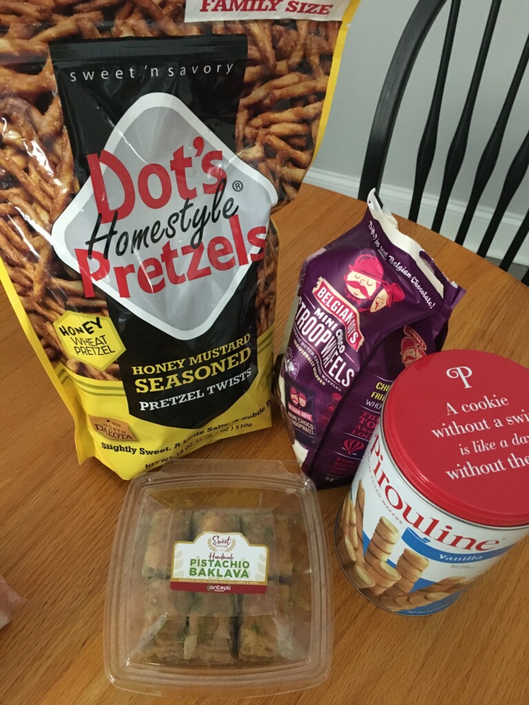 TheSnacket's tweet photo. This is how you snack a gathering. Great friend of the #SnackCzar, and due in less than a month, soon-to-be mom shows us how it's done.
Many fun and international treats, including 4 top-tier #snacks from Snacket IX: #Dotspretzels #Stroopwafels #Baklava #Pirouline
#baiocchi https://t.co/1Wwe7Vbn40