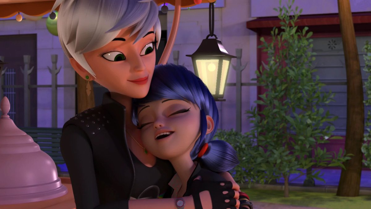 ginadupain's tweet photo. Hugs 🖤 https://t.co/so6OXi65FF