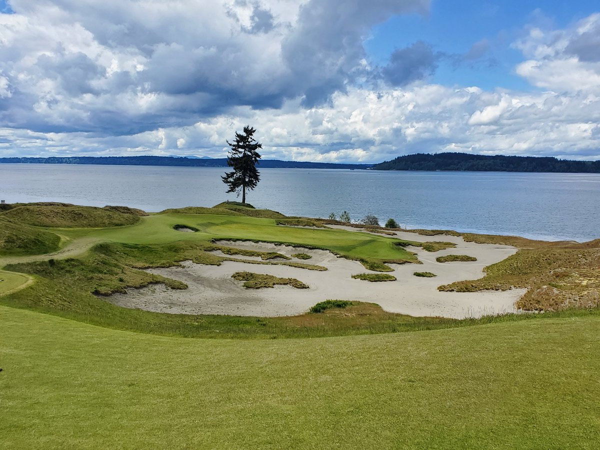 BucketListGolf's tweet photo. I don't post much but @MilesKISW motivated me to share what an awesome day it was at Chambers Bay! https://t.co/oXHlRSM6pj