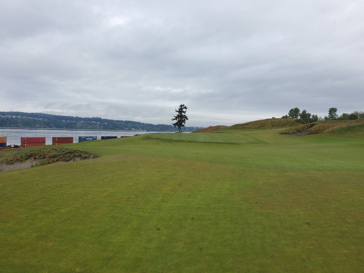 BucketListGolf's tweet photo. I don't post much but @MilesKISW motivated me to share what an awesome day it was at Chambers Bay! https://t.co/oXHlRSM6pj