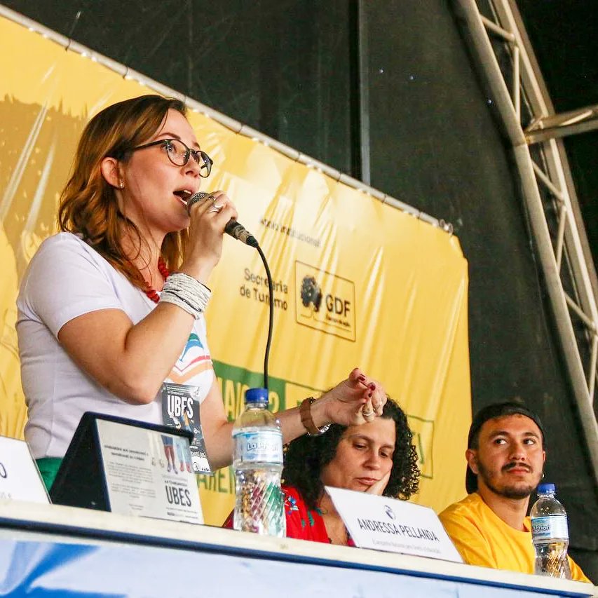 andressapelland's tweet photo. Recebemos reconhecimento da @ubesoficial pela atuação na aprovação do novo e permanente Fundeb, no #44conubes .

Estive ao lado de @RozanaBarroso @CNTE_oficial @minorianacamara e  @ProfIsrael debatendo financiamento e sistema de educação com estudantes secundaristas do país (+) https://t.co/VRfqhL1MLV