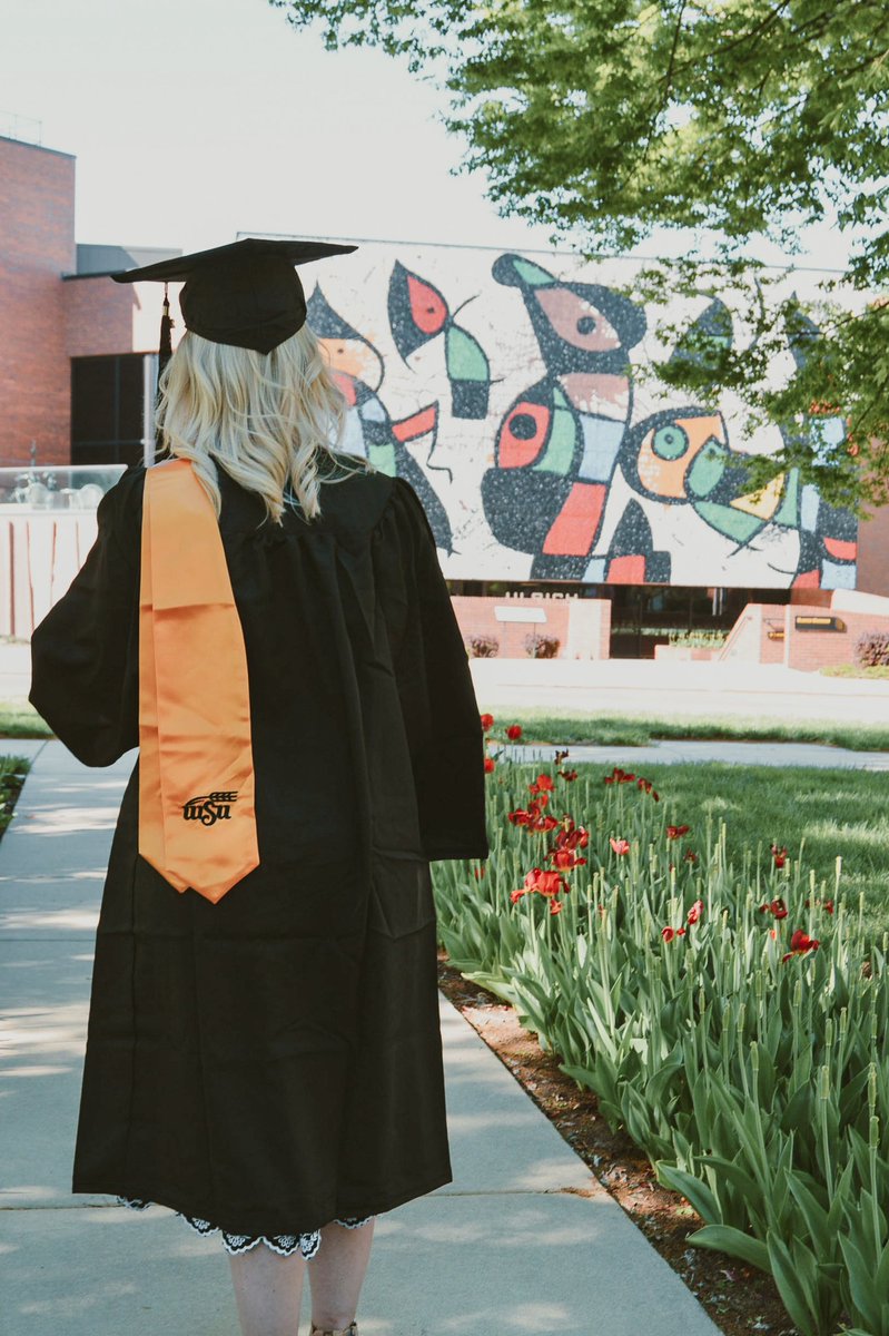 AspenWichitaU's tweet photo. Congratulations to all our residents celebrating graduation this weekend! We know your futures are bright. ⭐️
#LiveAtAspen #WichitaState https://t.co/5GE4Ktt9yG