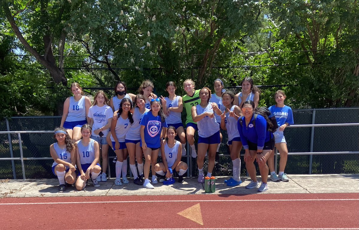 CoachArellano_'s tweet photo. And thatโs a wrap for our soccer season. ๐๐คโฝ๏ธ๐ฎ #YearlingPride https://t.co/37Uh6wkF0x