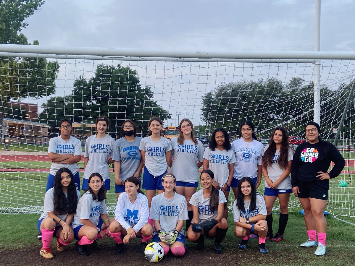 CoachArellano_'s tweet photo. And thatโs a wrap for our soccer season. ๐๐คโฝ๏ธ๐ฎ #YearlingPride https://t.co/37Uh6wkF0x