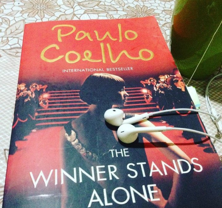 hernameNouha's tweet photo. In this cyber world, reading is almost a revolutionary act ..Let's revolutionize 📚🤍
Reading allows us to revolutionize and be wiser.
"who reads a lot , sees a lot and knows a lot."
The winner stands alone book by #paulocoelho 
@paulocoelho ♥️ https://t.co/E439cABwK2