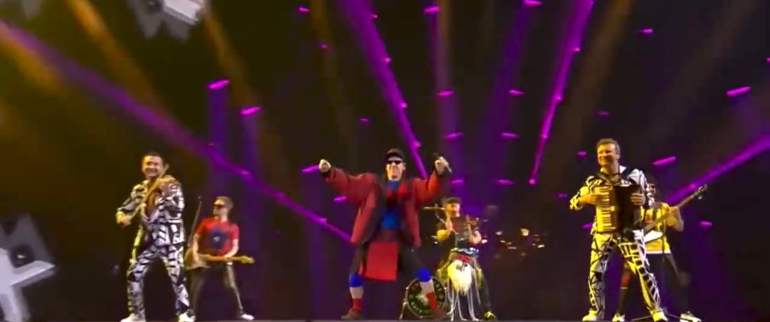 Soap_Bar's tweet photo. Was that @adamhillscomedy playing accordion for #Moldova - #Eurovision2022 https://t.co/IJebTTQCu0