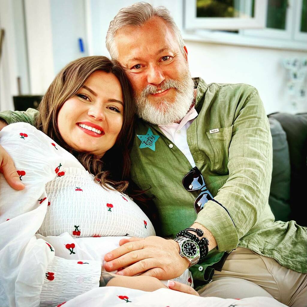 It’s a girl! So excited for you both @indiacastledine_quinton and @davidcastledine_quinton - thank you for a lovely day #genderreveal #girl #grandad #nanny #family instagr.am/p/CdjTtigDnel/