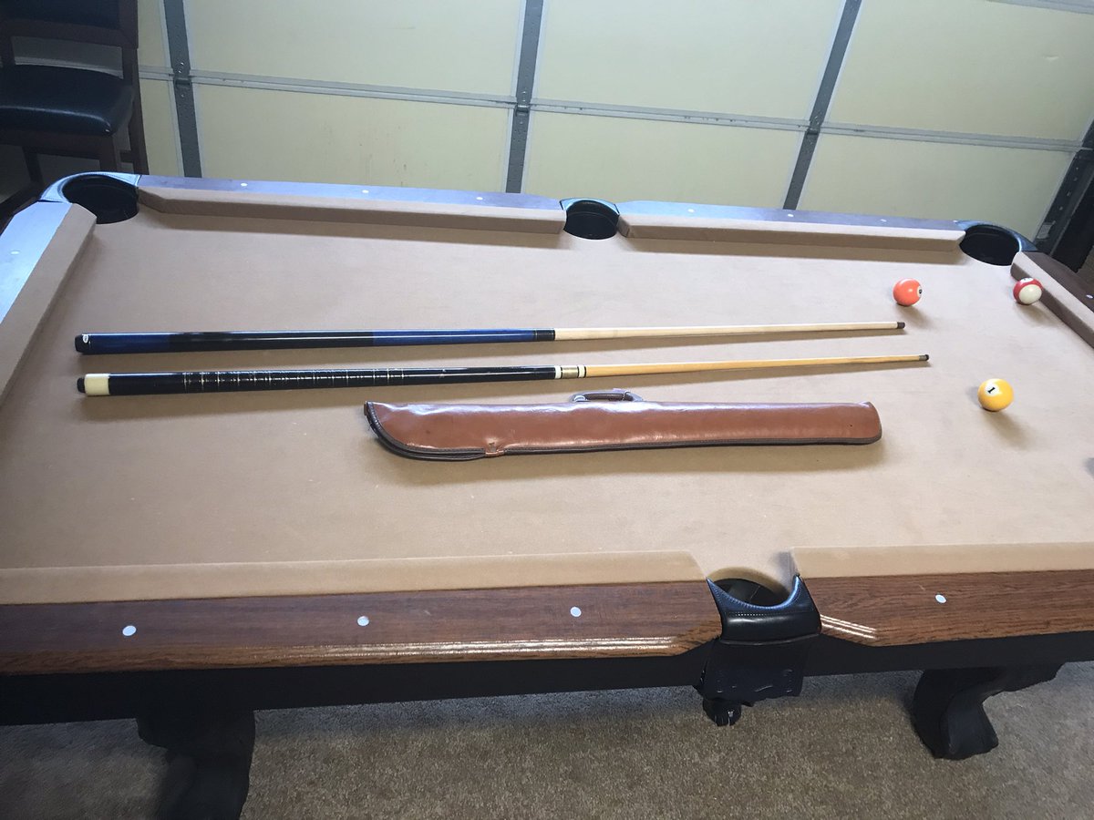 MGC_Universe's tweet photo. My new breaking cue in black and blue and my new antique cue in black and yellow #poolcue #poolcues #billiards #pocketbilliards #8ball #9ball #10ball #straightpool #snooker #carom #carum https://t.co/1aBeWyxw9f