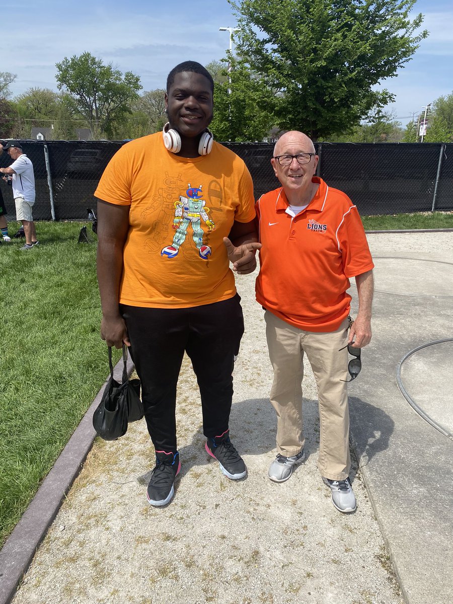 <a href="/Kobe_4x/">Jakolbi Wilson</a> PRs and is now the CCL both indoor AND outdoor 2022 Shot Put Champion!! <a href="/TrackLeo/">Leo Track & Field</a>