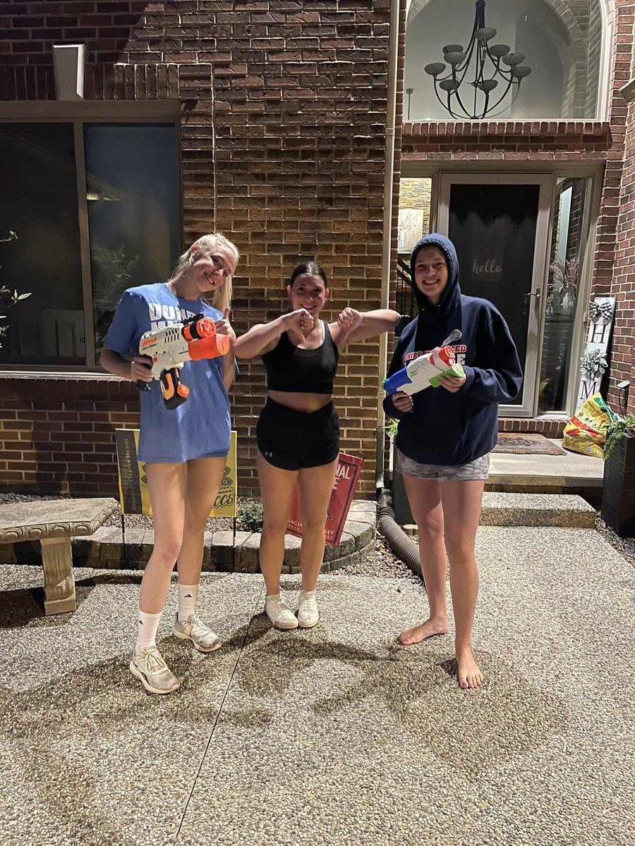 dhsWars2022's tweet photo. the hot shots finish it off by eliminating angela d from senior soakers. hot shots get the sweep 4-0 https://t.co/xwcufWqFeb
