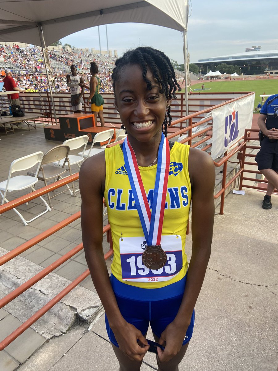 That smile says it all!! What better way to finish off your high school career than as a DOUBLE State Medalist! <a href="/FriendlySaniya/">Saniya Friendly</a> bringing home 3rd place in both the 100M &amp; 200M! The future sure is bright for this kid! @SamuelClemensHS <a href="/MsASirizzotti/">Amy Sirizzotti</a>