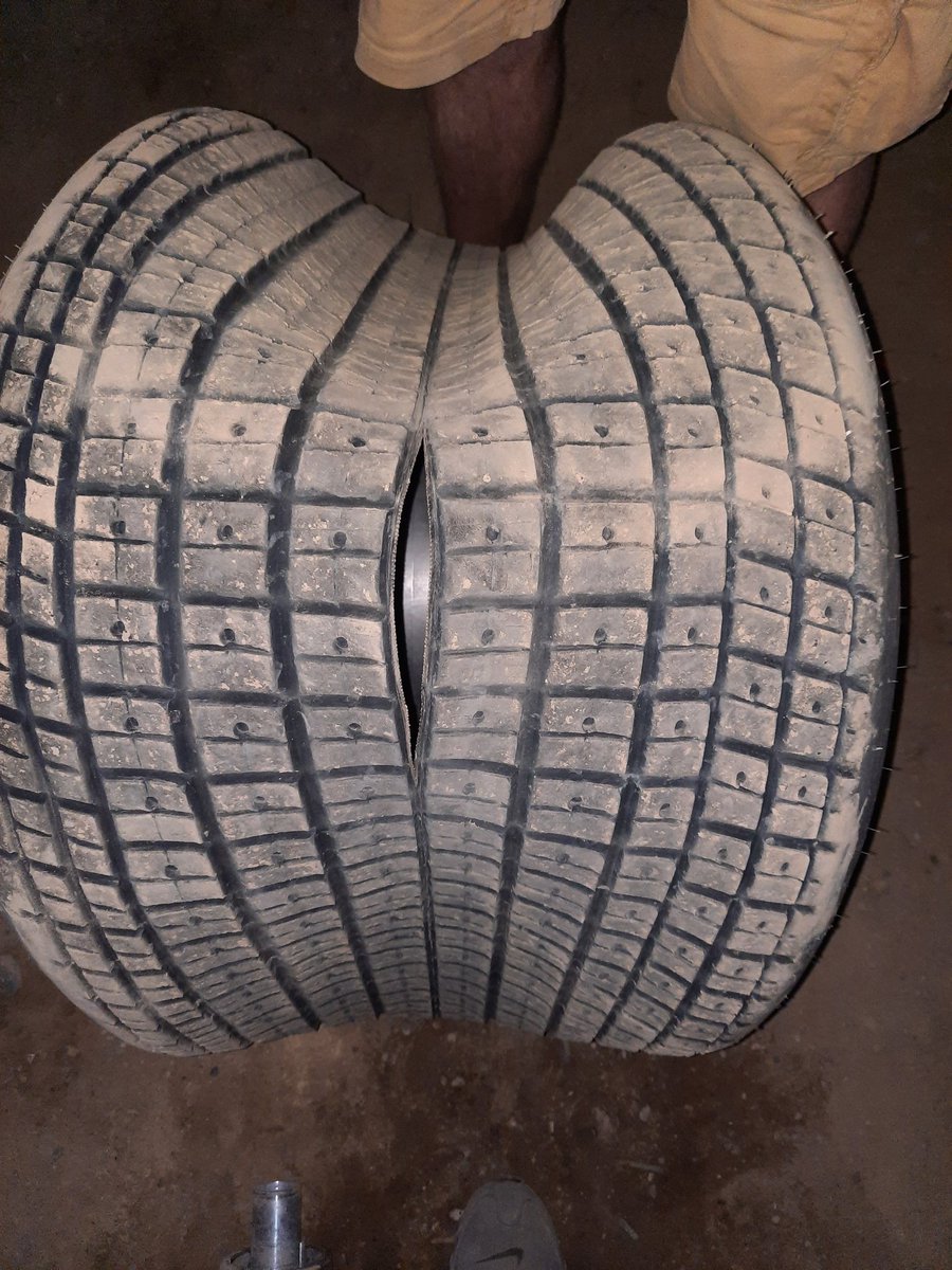 McClureRacing's tweet photo. Here is your high quality $300.00 Hoosier racing tire. Split right down the seam. Hope your proud to send this to your customers!! Bring back tire competion!! https://t.co/PlBZgyyyzH