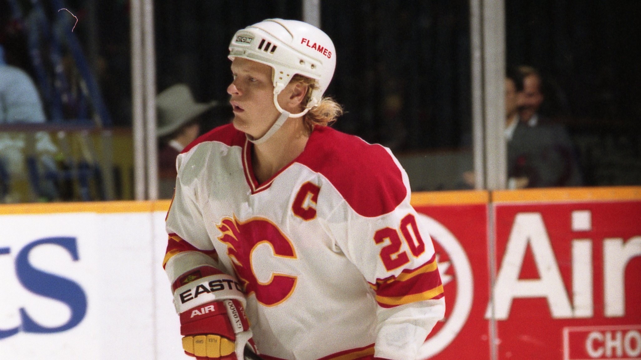 Happy birthday to Gary Suter!

In 617 games with the he put up 128 goals and 565 points 