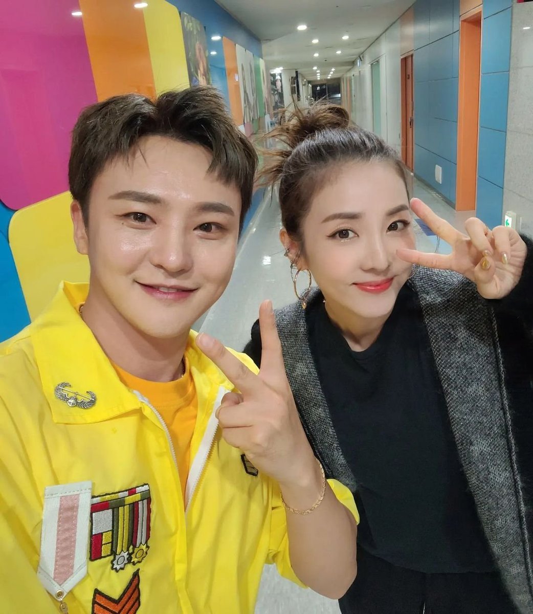 not_a_korean's tweet image. dojineeeee IG: You know what today is? Stay!! tuned!! for #KOMS
#산다라박 sunbaenim, its like meeting a Goddess..😍  
instagram.com/p/Cdjwetjv5uk/…