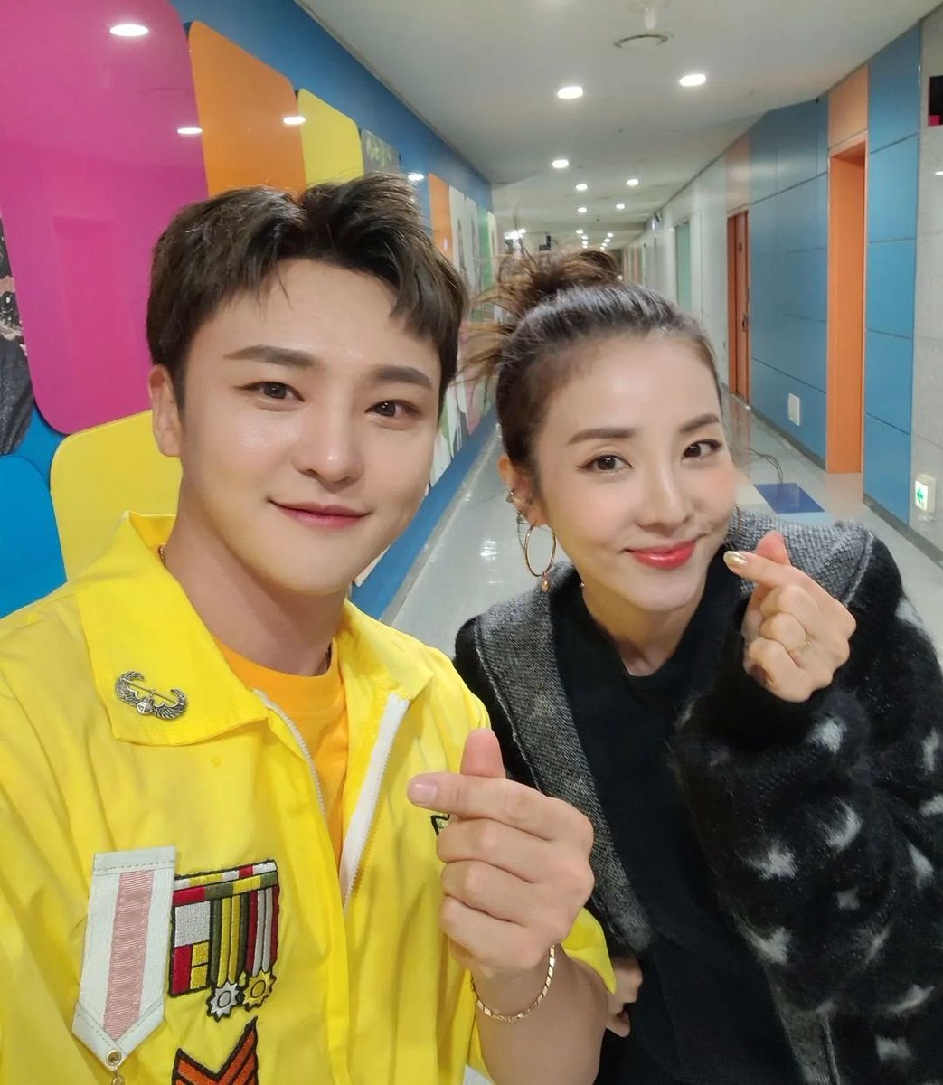 not_a_korean's tweet image. dojineeeee IG: You know what today is? Stay!! tuned!! for #KOMS
#산다라박 sunbaenim, its like meeting a Goddess..😍  
instagram.com/p/Cdjwetjv5uk/…