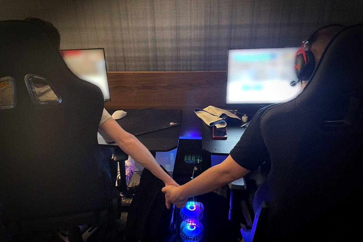 CLOSEDWolvesR6's tweet photo. 🇺🇸 When you're having a tough day, all you need is a teammate to hold your hand ... 🥹
@Shiinka_R6 x @BiBoo_R6
#SixMajorCharlotte
#WeAreWolf🐺 https://t.co/q90PQD60Q3