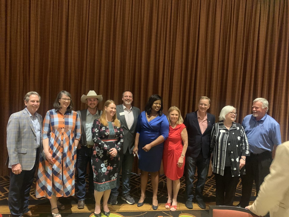 DeidreDeJear's tweet photo. Are y’all seeing what I’m seeing? I’m seeing a roomful of FIRED UP @DBQDems! Iowa is #ReadyForREAL, so let’s be sure we keep showing up in Dubuque and all across the state to make change happen in November! #WorthTheWork https://t.co/pXT85ukC9h