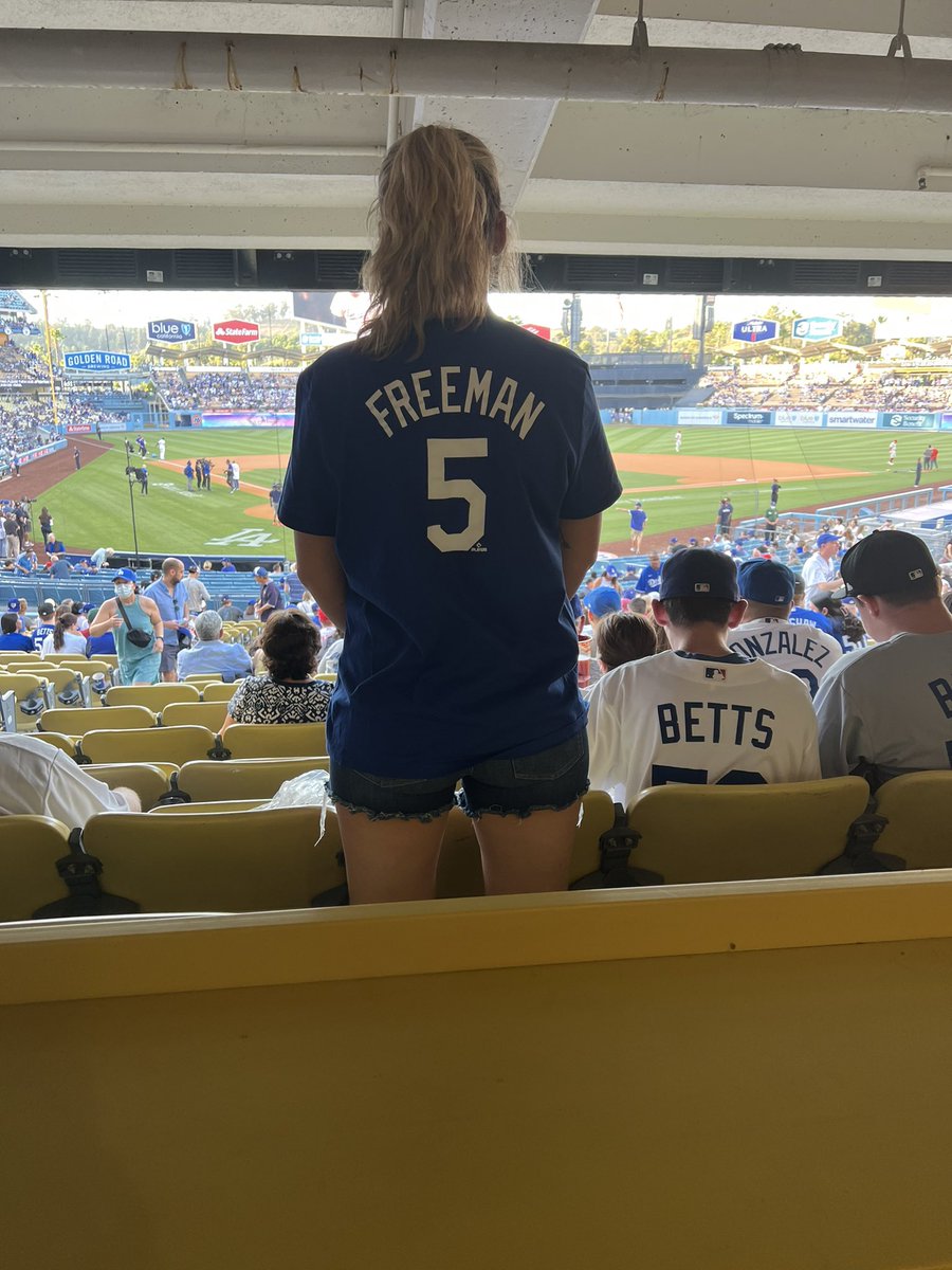 LynnWhite92's tweet photo. I may not be a Dodgers fan, but I’ll always be a Freddie fan! #fortheA @FreddieFreeman5  @chelseafree5 https://t.co/e6cdh6aWmP