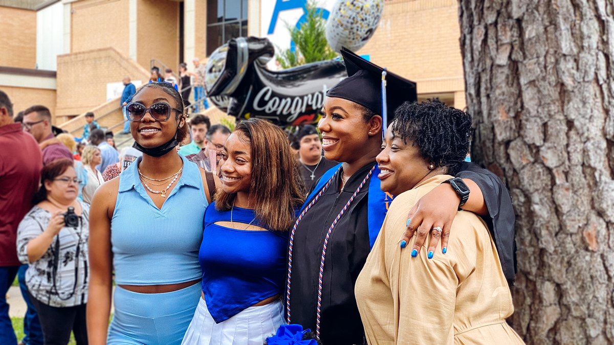 angelinacollege's tweet photo. In today's graduation ceremonies, emotions ran high for graduates, family, faculty and staff. It's never easy to say goodbye to our students, but we wish you all the best! #ACGrad #RoadrunnerForLife https://t.co/PxFoGMZub1