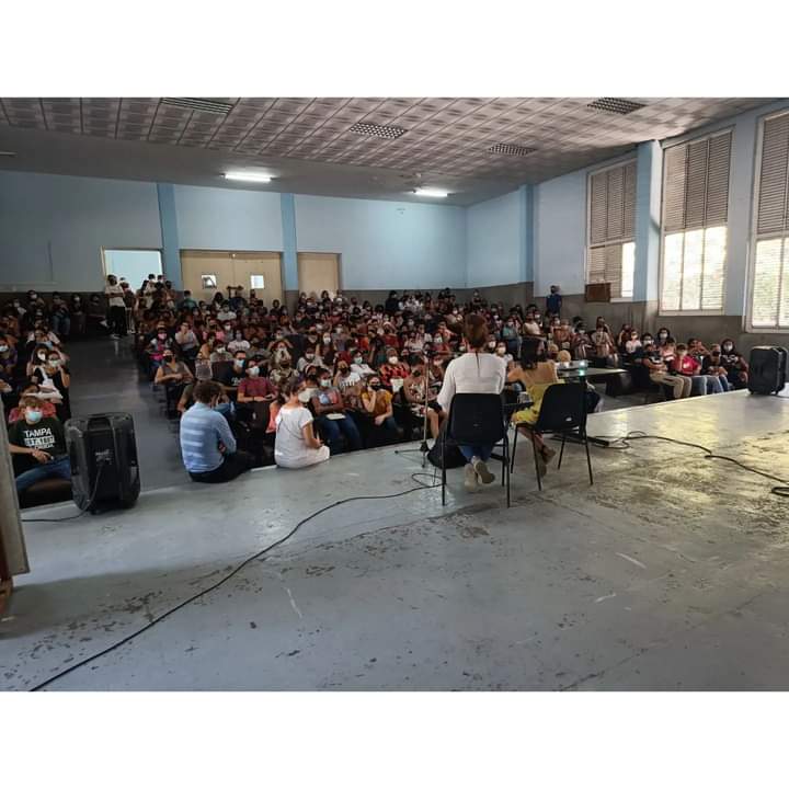 UdeLaHabana's tweet photo. La @FArtesyletras de la @UdeLaHabana abrió sus puertas a todos los estudiantes de la enseñanza preuniversitaria  para que conocieran todo lo relacionado a las carreras de Historia del Arte  y Letras. 

#SomosUH #295UH #FAyL #siénteteFAyL #me_siento_fayl 
📷✍️ @FArtesyletras https://t.co/DKf2NFdGB1