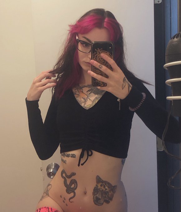 Emfaerie’s pics and videos