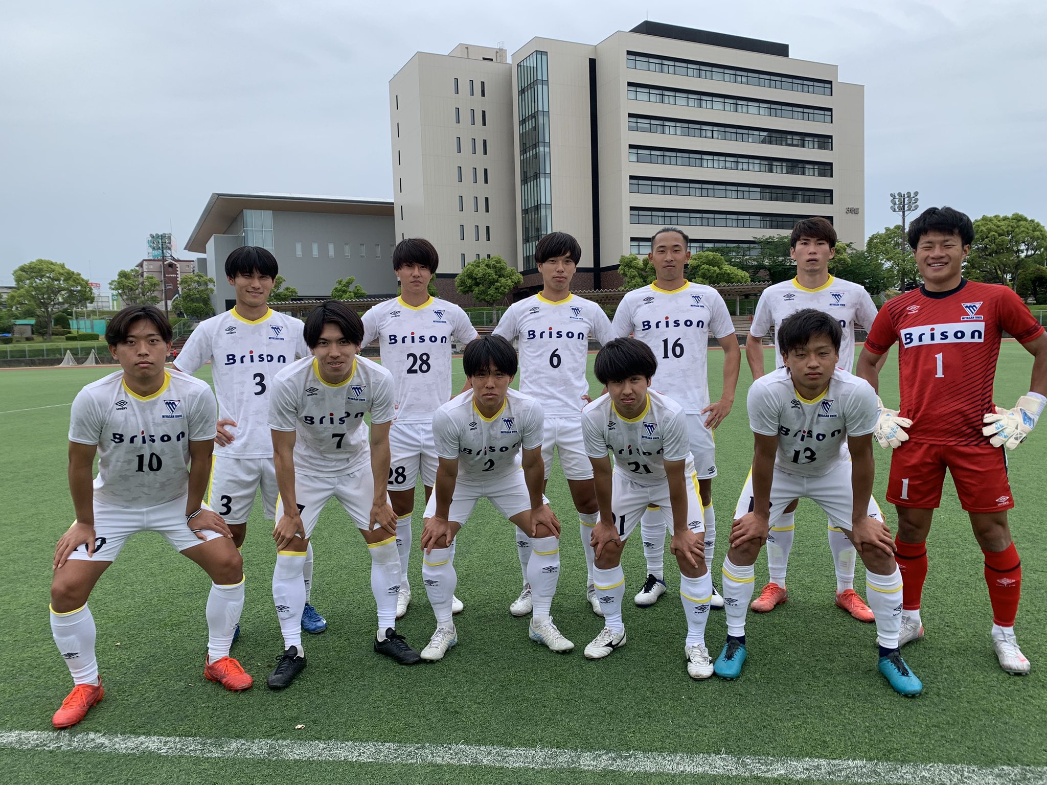 宮崎産業経営大学サッカー部 試合のお知らせ 速報 第37回九州大学サッカーリーグ 第5節 5月15日 日 11時kick Off 九州産業大学 九州産業大学陸上競技場 試合開始 応援よろしくお願いします T Co Itupasz64n Twitter
