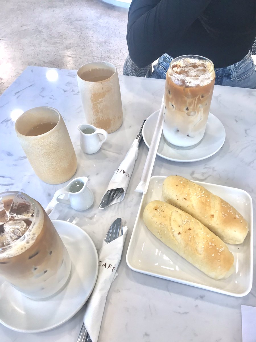 2002ishere's tweet image. 🥖☕️🍽