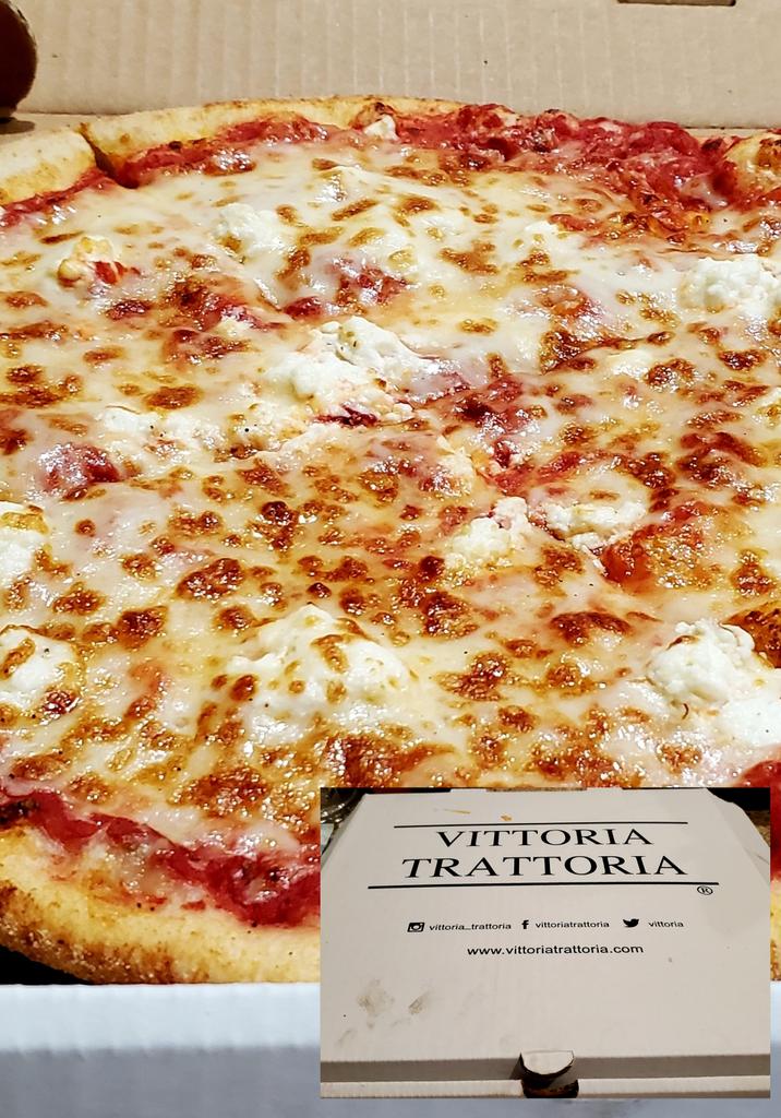 Enjoyed a delicious pizza ĺfrom <a href="/vtrattoria/">Vittoria Trattoria</a> tonight. Hits the spot after our yard work.
#supportlocal
#supportsmallbusiness