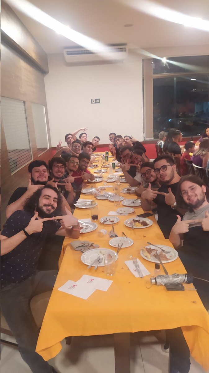 Helinho_s2's tweet photo. Amo poder dividir bons momentos com pessoas legais. Se tem uma coisa que aprendi é que a felicidade de verdade só é possível sendo compartilhada... Quero isso sempre https://t.co/ETEEUxihBw
