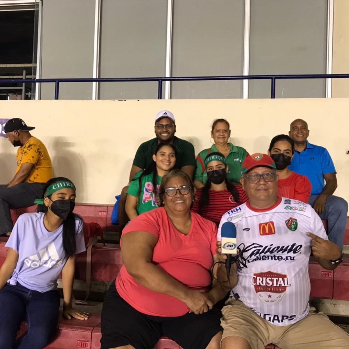 JMDeporte's tweet photo. CHIRIQUÍ, METO 🇧🇾

Los Fanáticos chiricanos presente en el estadio Rommel Fernández apoyando a su equipo.
Al descanso lo gana alianza 1-0. #JMDeporteslpf https://t.co/iUb9W2Z96Q