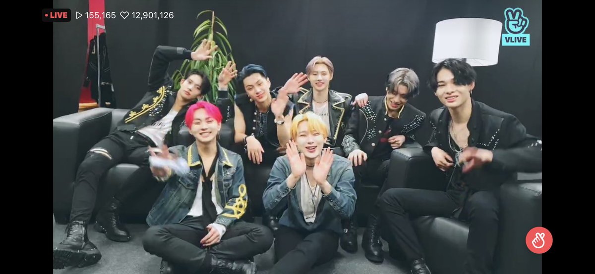 heejayhaul's tweet photo. they look so happy  :((  *sobs* https://t.co/7XQTagkhW2