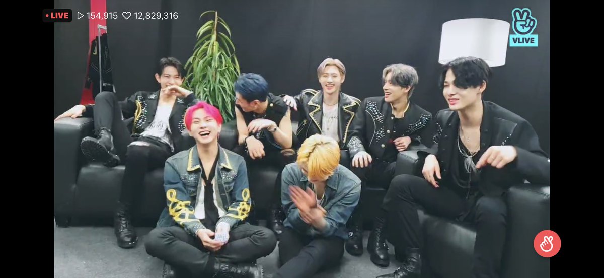 heejayhaul's tweet photo. they look so happy  :((  *sobs* https://t.co/7XQTagkhW2