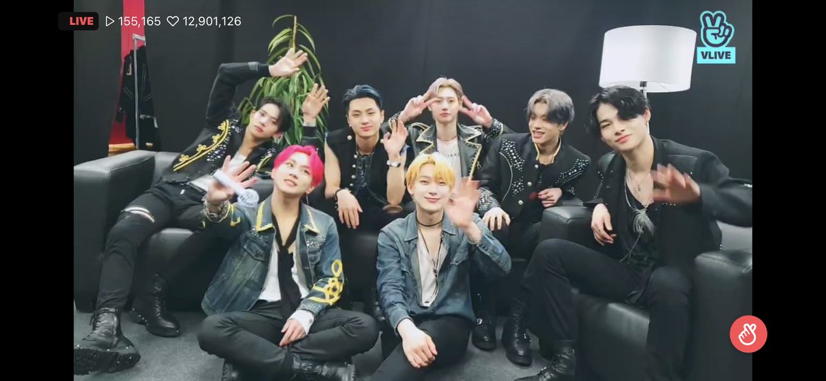 heejayhaul's tweet photo. they look so happy  :((  *sobs* https://t.co/7XQTagkhW2