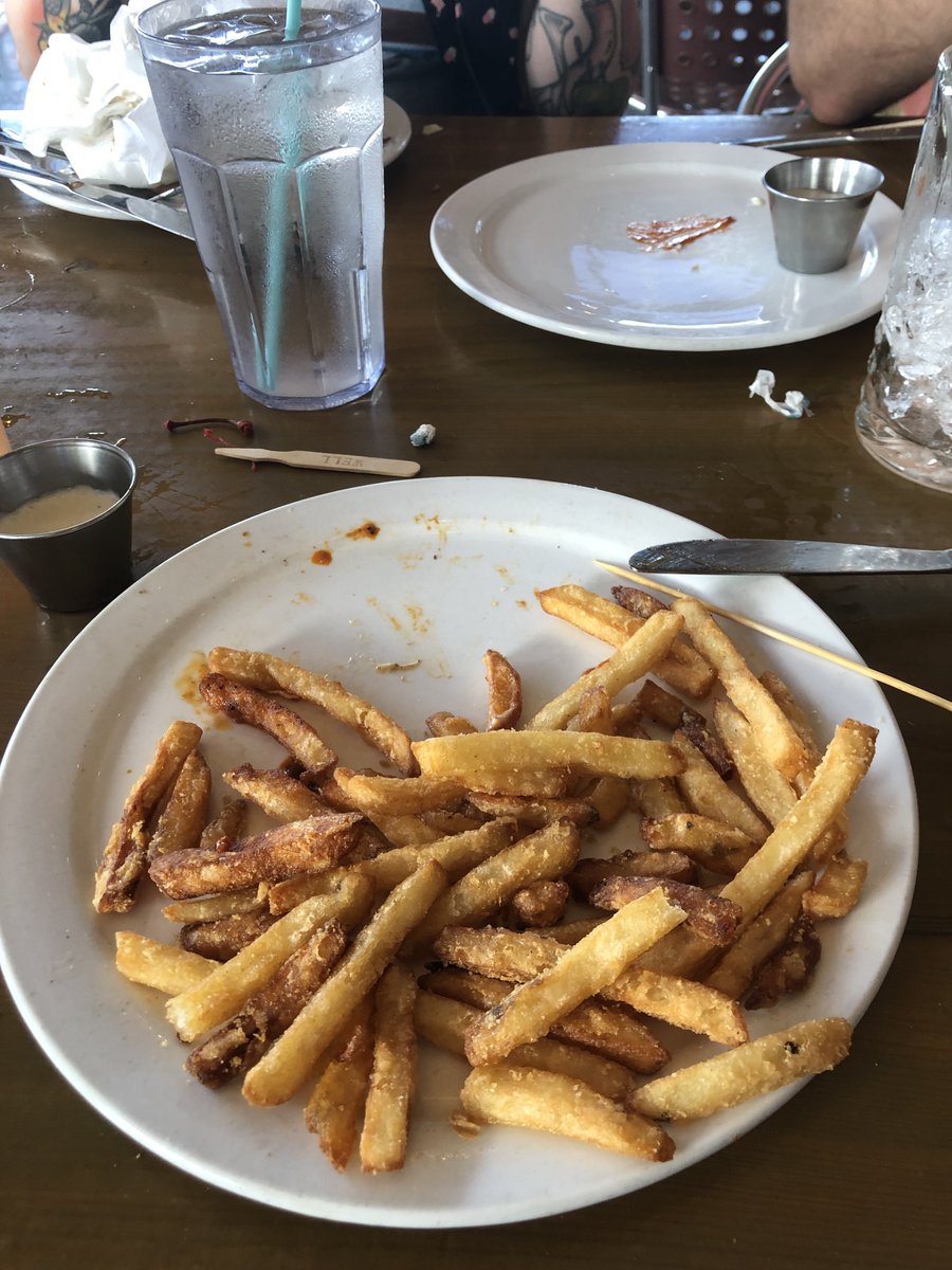 soggycheesefry's tweet photo. Update: it was SO freaking GOOD and I added MORE of the sauce to it. The sauce is barbecue based and the heat sneaks up on you!! Definitely had some labored breathing and the heat sweats towards the last few bites ngl 10/10 would absolutely order again 🤤 #PoisonChallenge https://t.co/pCIDvYzHW3