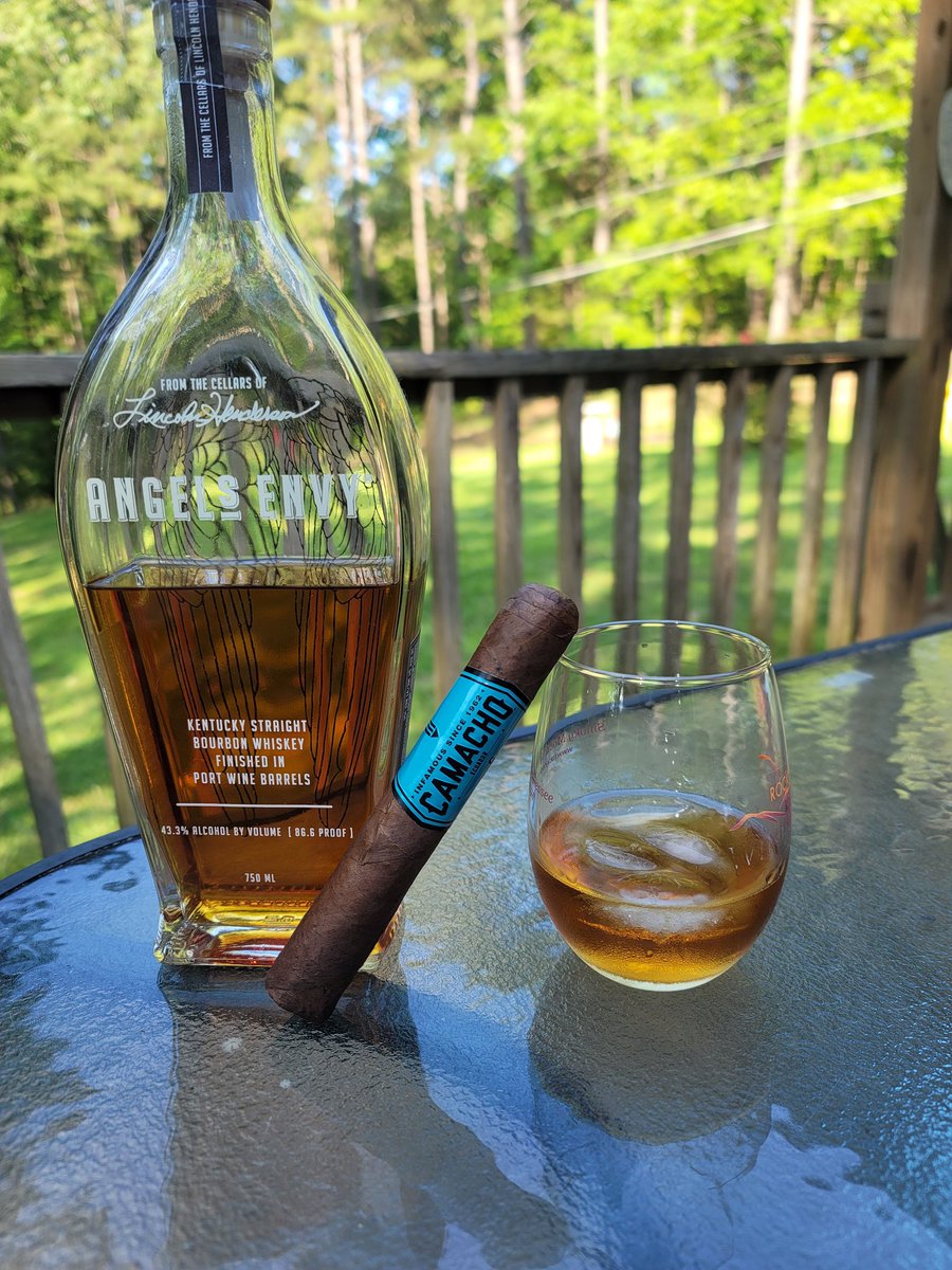 Scientist_dan_'s tweet photo. Today's adventures in redneckland may be brought to you by good vibes on the front porch. #camacho #porchsession https://t.co/zfcDJsWQ5W