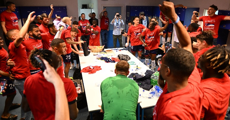 ClermontFoot's tweet photo. 𝗘𝘁 𝗾𝘂𝗶 𝗿𝗲𝘀𝘁𝗲 𝗲𝗻 𝗟𝗶𝗴𝘂𝗲 𝟭 ? 𝗦𝗶 𝗰'𝗲𝘀𝘁 𝗽𝗮𝘀 𝗖𝗹𝗲𝗿𝗺𝗼𝗻𝘁 𝗰'𝗲𝘀𝘁 𝗾𝘂𝗶 ?! 🌋