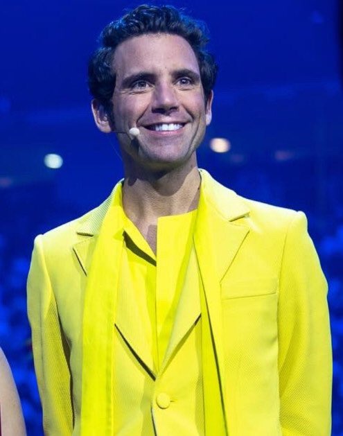 kevnt's tweet photo. Can’t unsee Mika = Ben Siller + Skylar Astin #Eurovision https://t.co/QEIa07oVF2