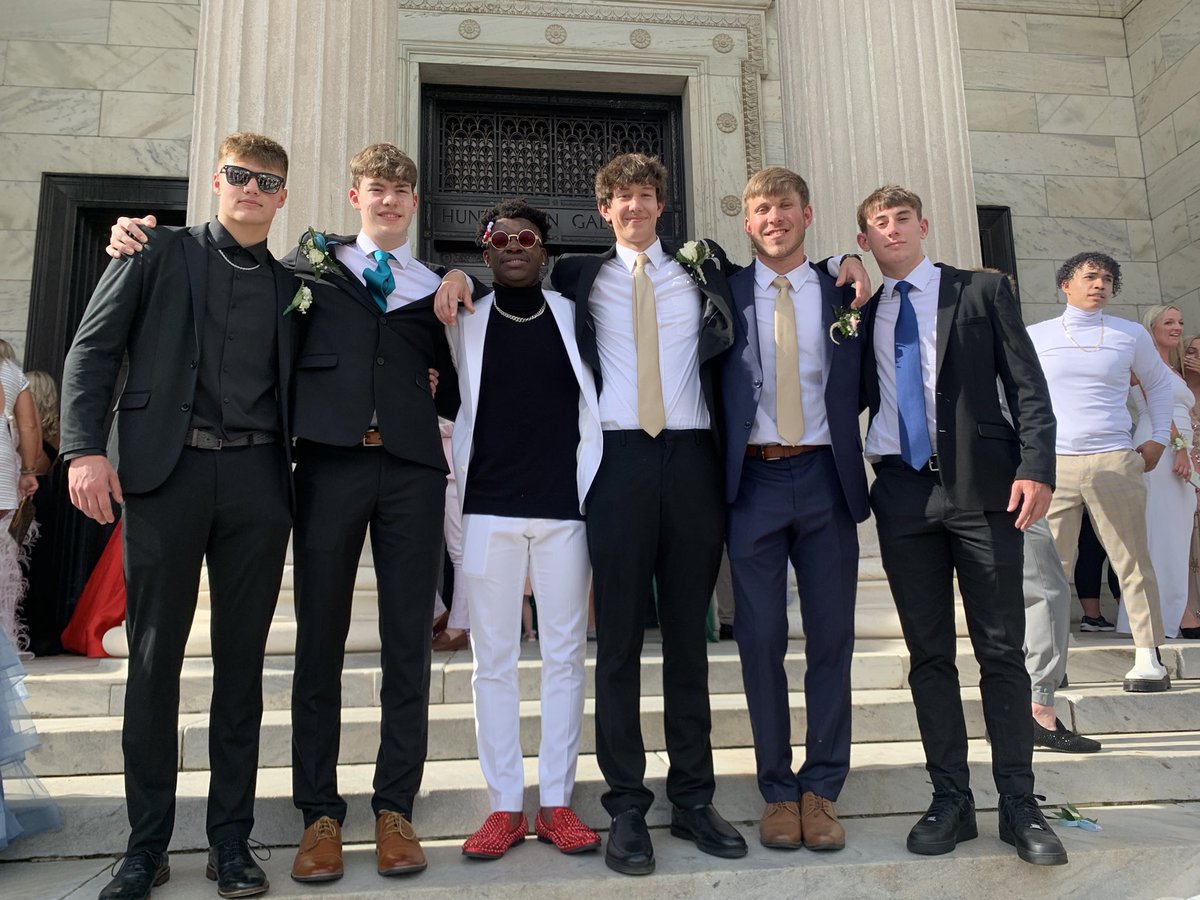 CardinalCage's tweet photo. The boys clean up nice! Have fun at prom! @seancoll1ns @jakeferritto @Ry_i11 @CoachKrizancic @CoachAaronMay @40bulldawg @JEye40 @CoachColinCLE @coachkirkculler https://t.co/oBfyanYcBl