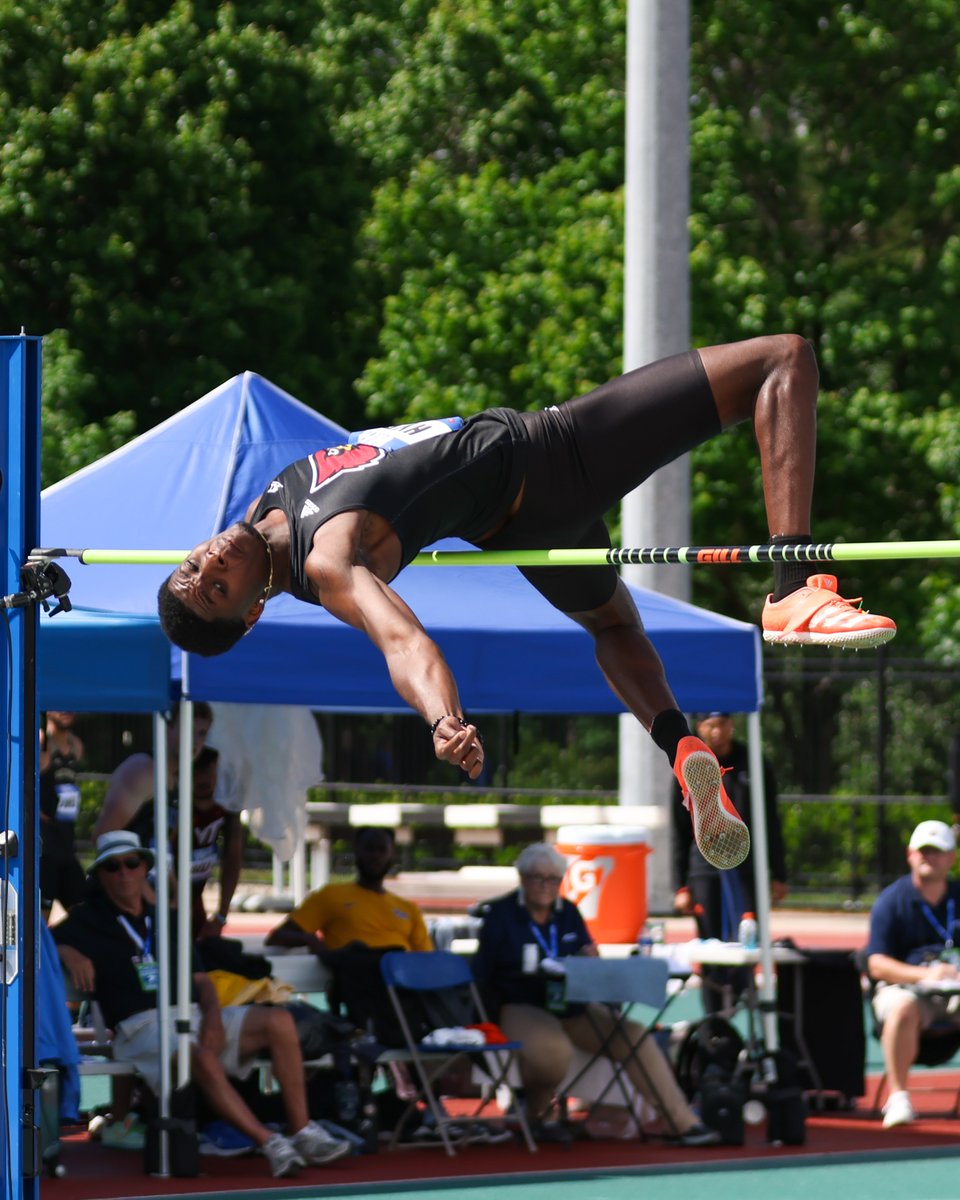 LouisvilleTFXC's tweet photo. Jonah had himself a day 😎

Hyde records a new outdoor personal best with a mark of 2.09m (6-10.25) to take 8th in the high jump.

#GoCards https://t.co/OsJ6pmqrIC
